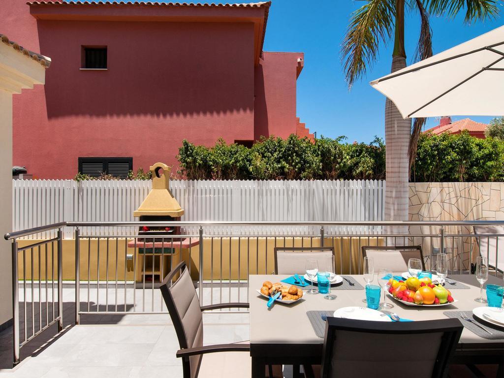 Curie With Pool By Villagrancanaria