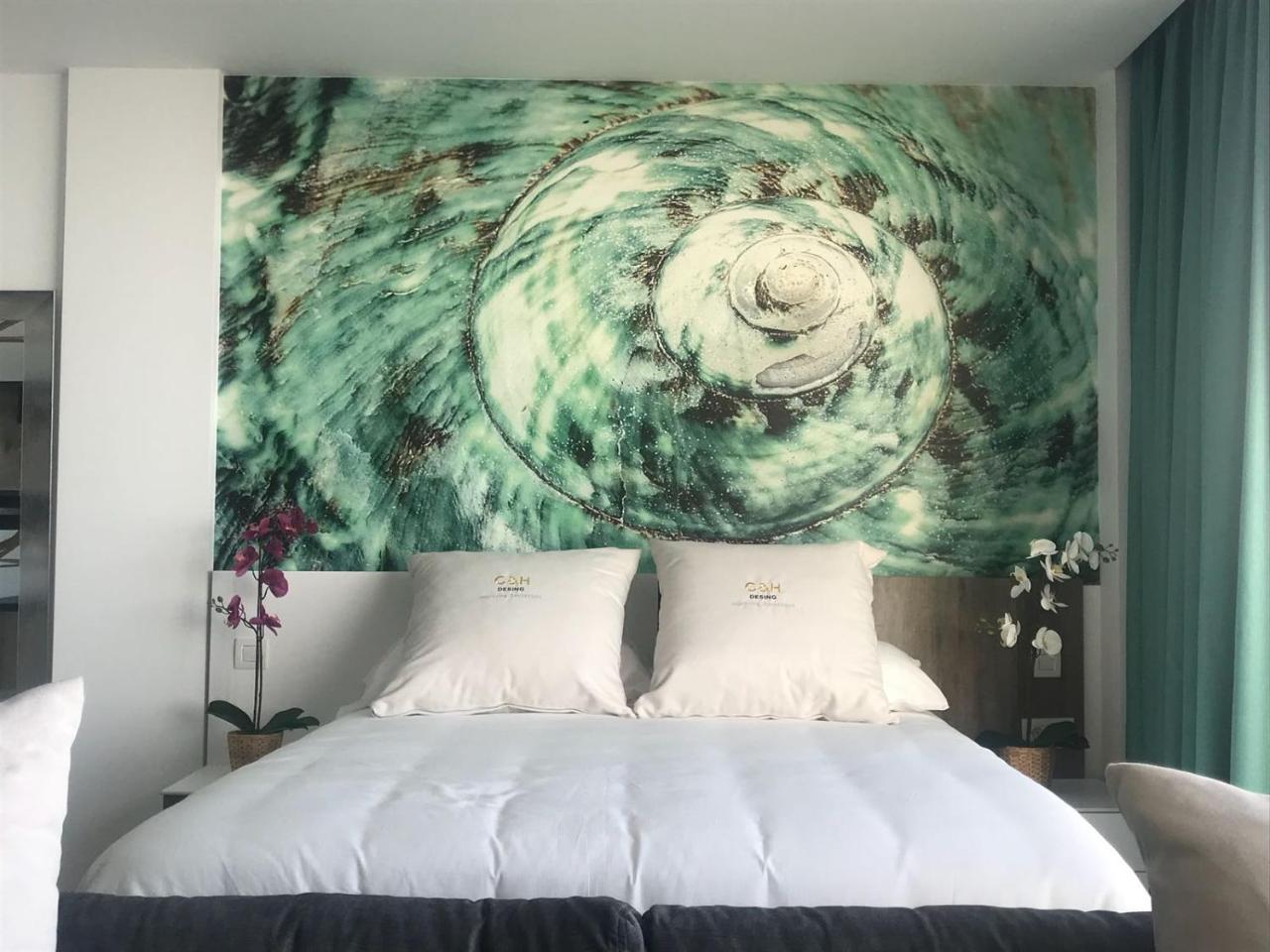 Beyond C&h Apartment *