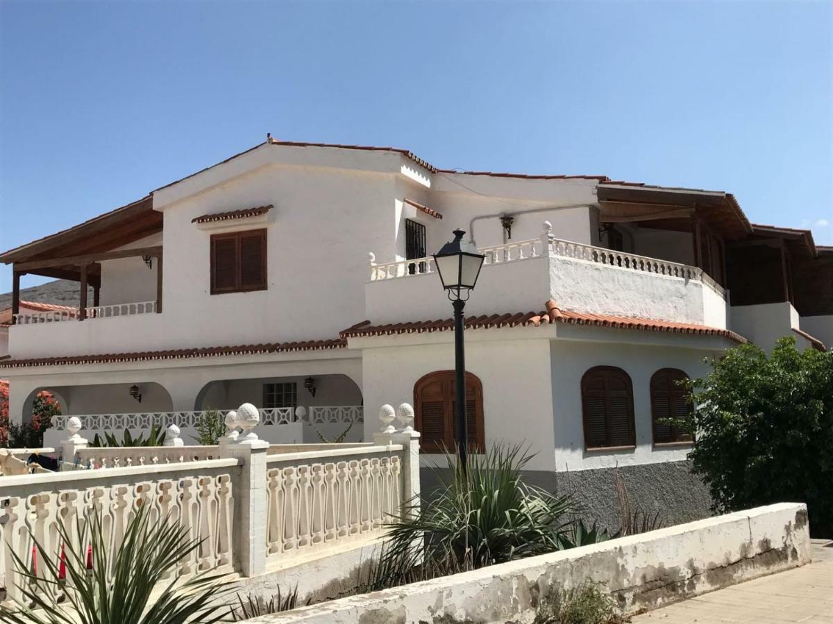 Casa vacanze La Palmera1 Casa Al Primer Piso Con 2 - Two Bedroom House On The First Floor --- La Palmera 2 Casa En Planta Baja Con 1 Dormitorio, One Bedroom House On The Ground Floor *
