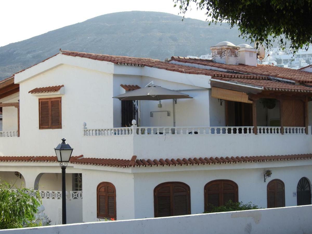 La Palmera1 Casa Al Primer Piso Con 2 - Two Bedroom House On The First Floor --- La Palmera 2 Casa En Planta Baja Con 1 Dormitorio, One Bedroom House On The Ground Floor *