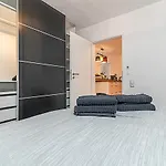 Mogan Luxury Apartment, Sea Views, Jacuzzi And Sauna.
