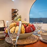 Mogan Luxury Apartment, Sea Views, Jacuzzi And Sauna.