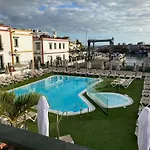 Billy\'S Beachfront Apartment With Pool Access