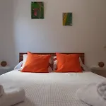 Los Nudos, acogedor apartamento con patio privado.
