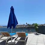 Billy\'S Beachfront Apartment With Pool Access