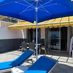 Billy\'S Beachfront Apartment With Pool Access