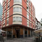 Homeforguest Two-Bedroom Apartment In The Heart Of Triana