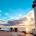 Vivienda Única En Primera Línea De Playa