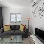 Tropical Lodge