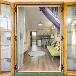 Newly Renovated Modern Bungalow , Near C.C Yumbo