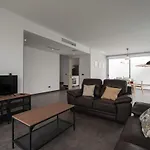 Modern 2Br House - Private Pool - Parking