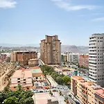 Work & Pet Friendly Urban Flat Close To The Beach