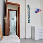 Work & Pet Friendly Urban Flat Close To The Beach
