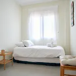 Work & Pet Friendly Urban Flat Close To The Beach