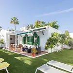 Luxury Bungalow - Private Terrace - Pool - Aircon