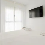 Brand New Apartment 100M From The Beach