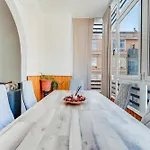 Mesa Y Lopez Deluxe Apartament