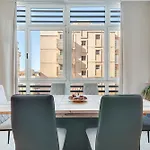 Mesa Y Lopez Deluxe Apartament