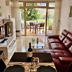 Tamaran 102 - Los Campos - Lux Garden Apt Near Dunes, Quiet-Central-Renovated