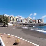 Home2Book Cozy & Chic Apartment Near The Beach