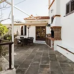 Lujosa Vivienda Vacacional Típica Canaria con Jacuzzi BBQ WIFI