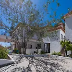 Room In Peaceful Villa 15 Min From The Beach