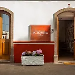 Casa Emblematica La Alameda