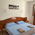 Tirma Red Apartment