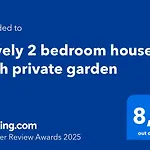 Lovely 2 Bedroom House With Private Garden