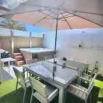 Villa Sukka - Elegant Home - Community Pool Access