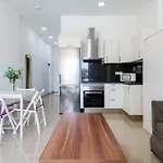Lenas Modern Apartment