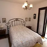 Lovely 2 Bedroom House With Private Garden