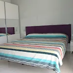 Moderno apartamento con vistas al mar