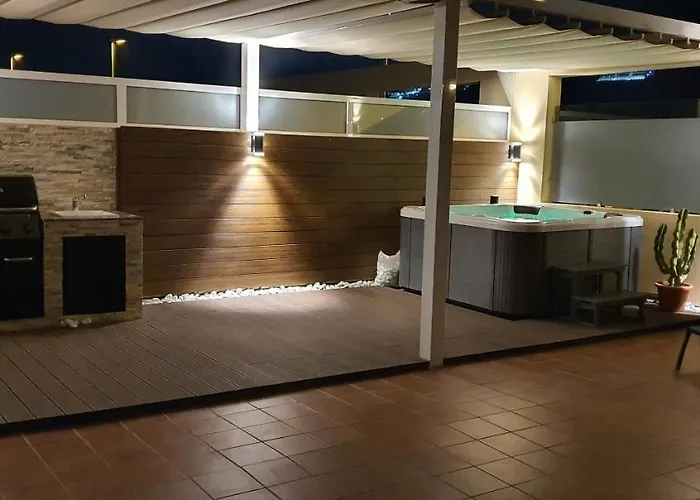 Beautiful Duplex With Jacuzzi