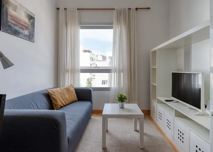 Homeforguest Two-Bedroom Apartment In The Heart Of Triana