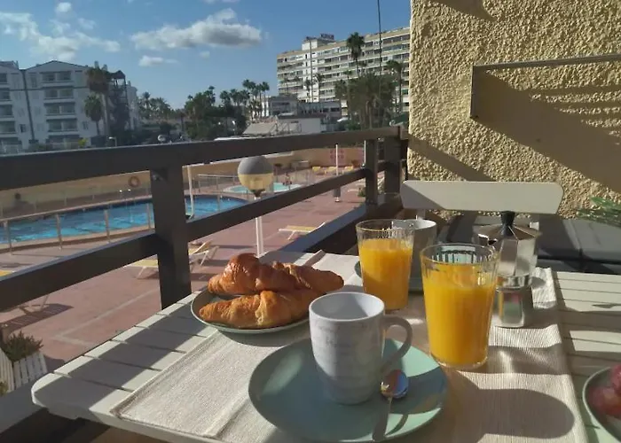 Pool view accommodation in Playa del Ingles