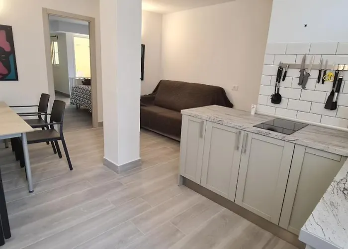 Modern Apartment Close To Beach.