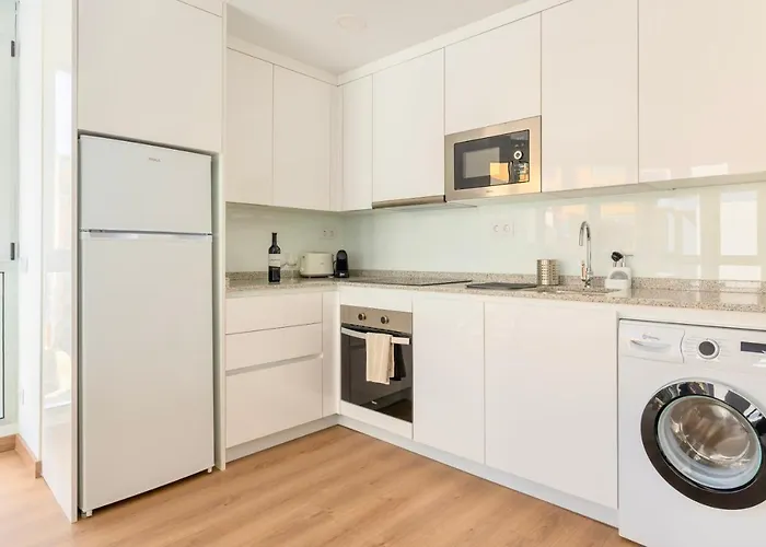 Brand New Apartment 100M From The Beach
