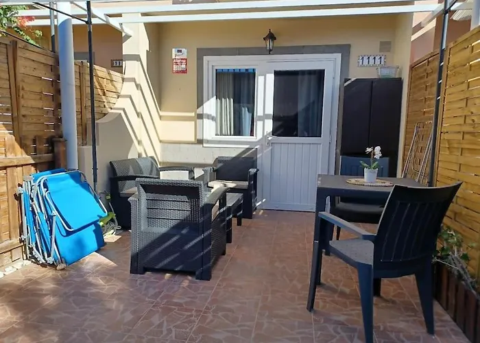 1111 Green Oasis Club