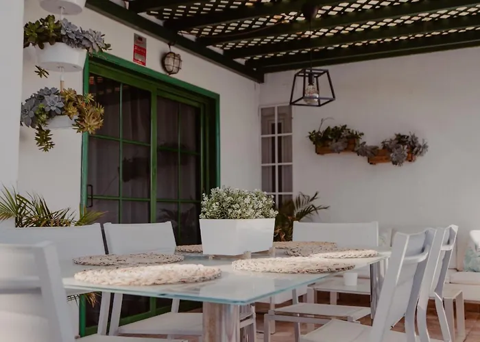Ferienhaus In Playa Del Ingles Mit Terrasse Und Gemeinschaftlichem Pool