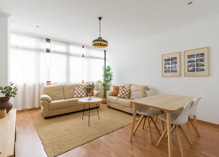 Moderno Piso De 3 Habitaciones Cerca De Triana