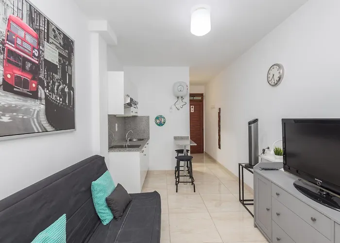 Comfy Renovated Studio Next To The Beach