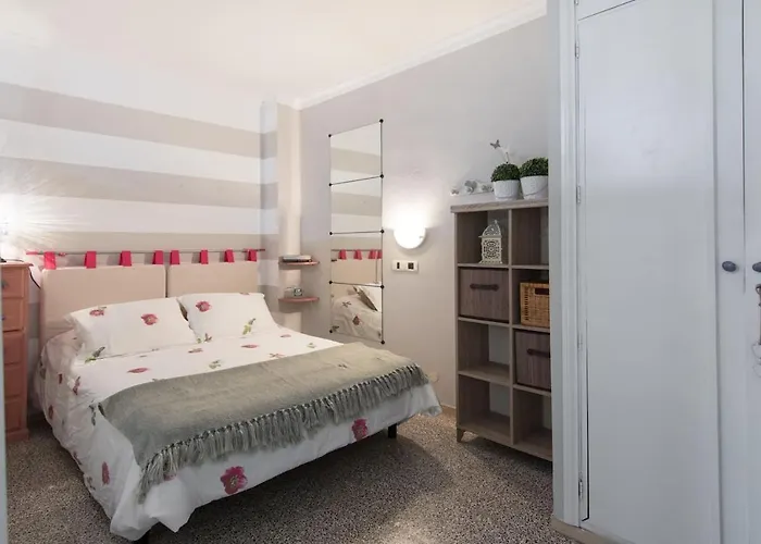 Homeforguest Canteras Loft, 10 Steps To The Beach
