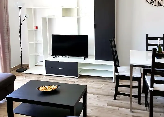Luxury 2 Bedroom Apt 2 Min From Beach