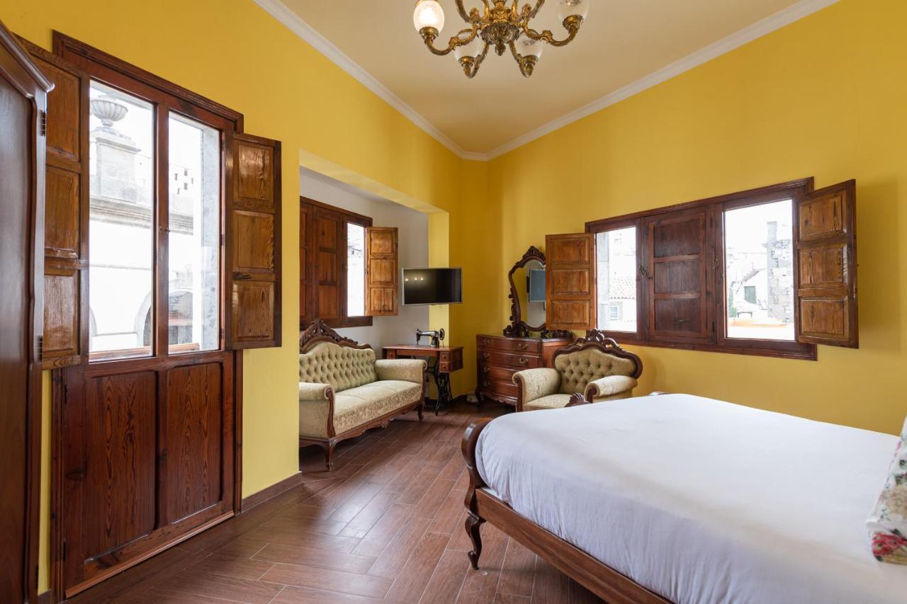 Homeforguest New Duplex With Rooftop Next To Cathedral Appartamento *