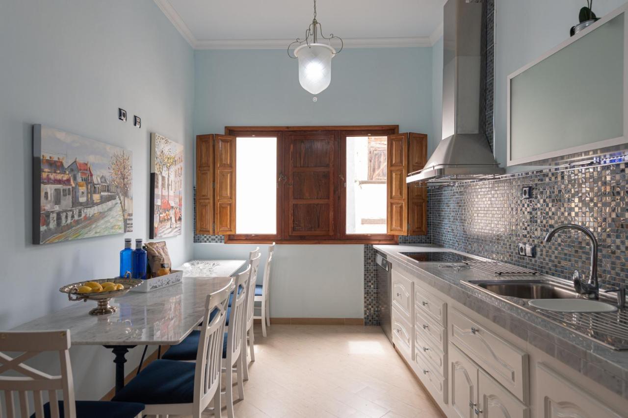 Homeforguest New Duplex With Rooftop Next To Cathedral Appartamento *