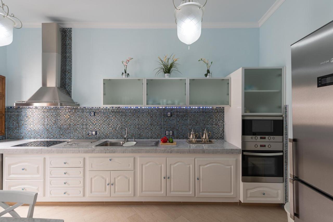 Homeforguest New Duplex With Rooftop Next To Cathedral Appartamento *
