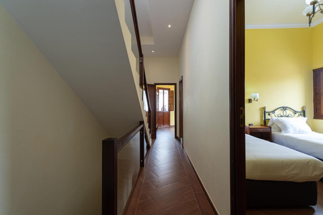 Homeforguest New Duplex With Rooftop Next To Cathedral Appartamento