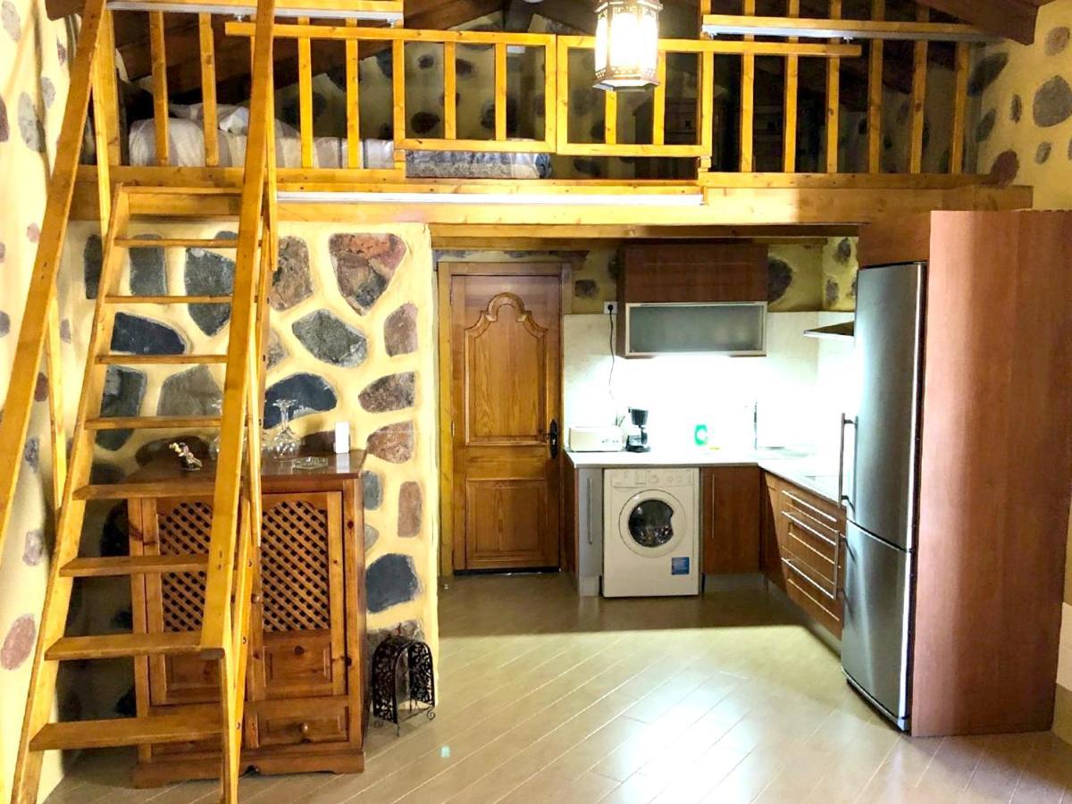 Charming House In De Tirajana With Jacuzzi