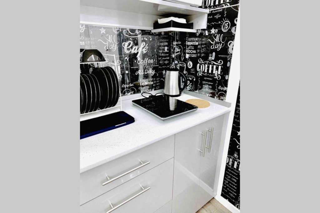 Apartamento Moderno Tipo Semisotano En Playa Canteras Con Wifi